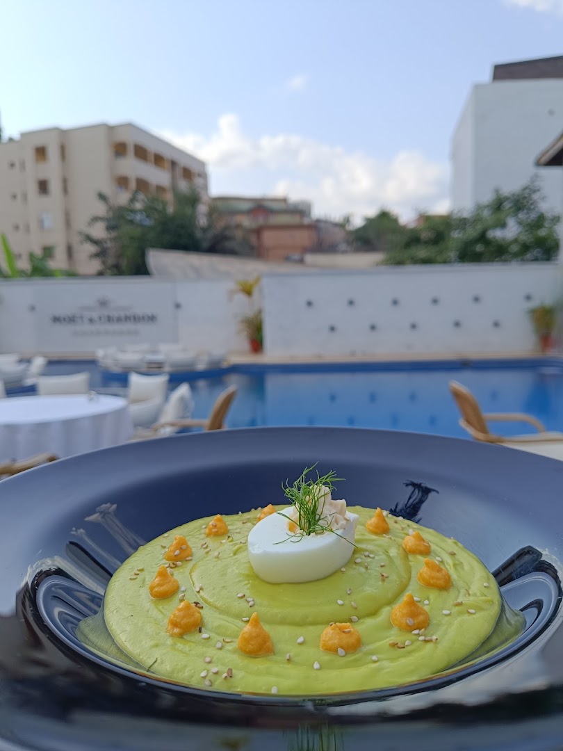 L'Hybride: appetizing food with nice background