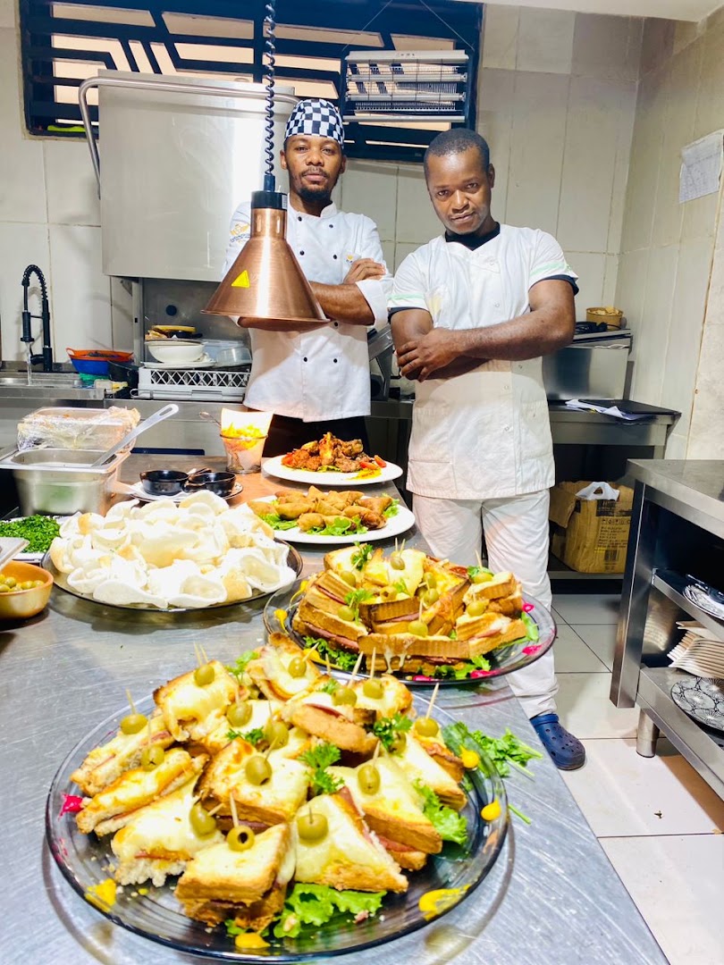 The Canteen's Lounge: professional photo of staff and food