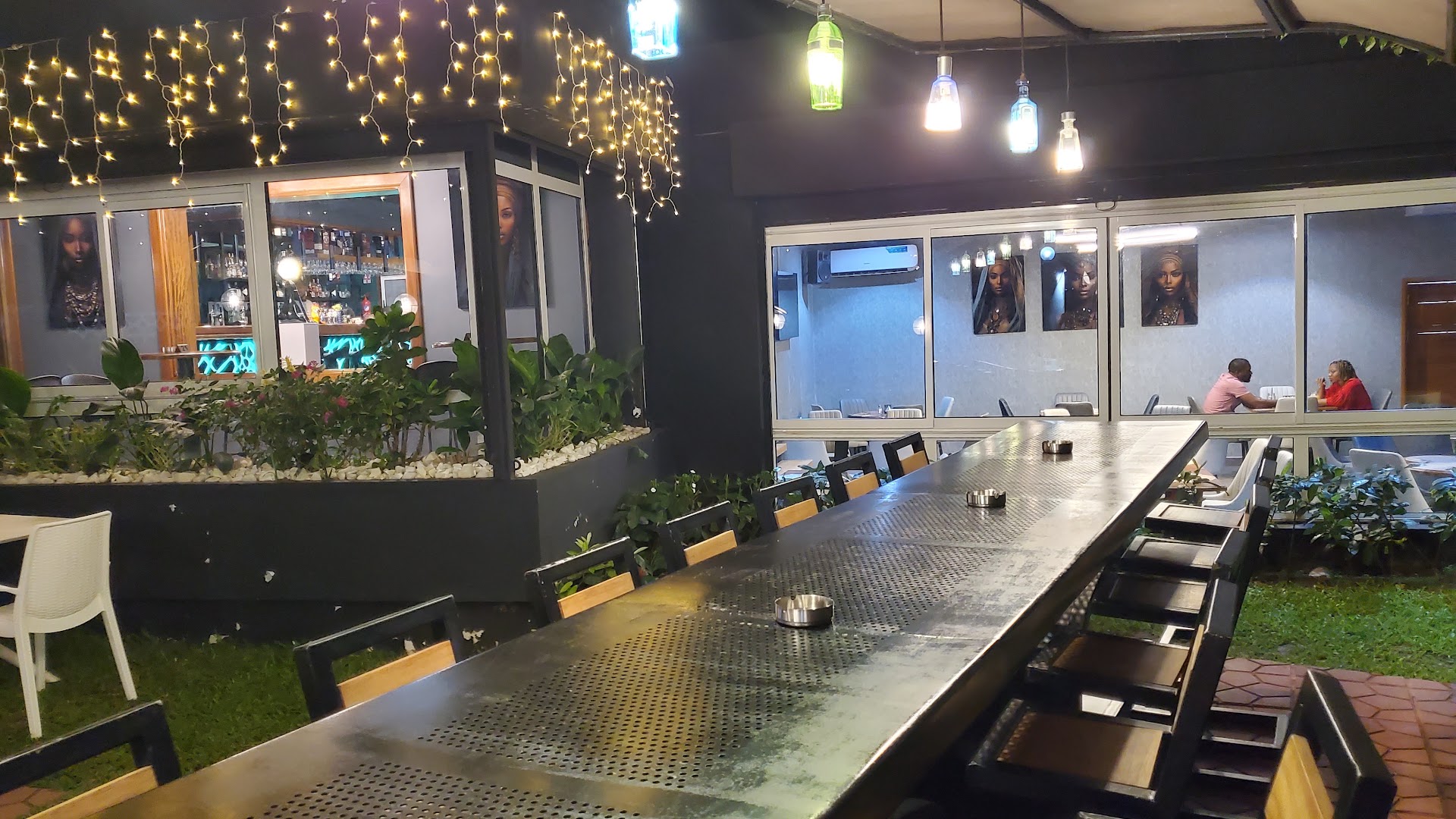 Xanadou Lounge: inviting atmosphere and clear view