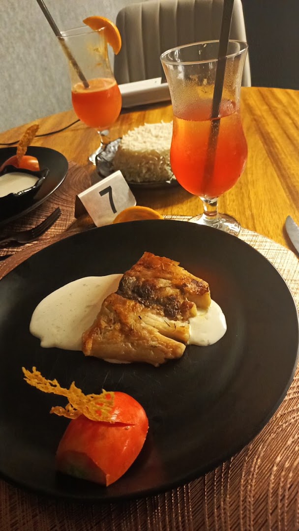 Xanadou Lounge: appetizing food and drink presentation