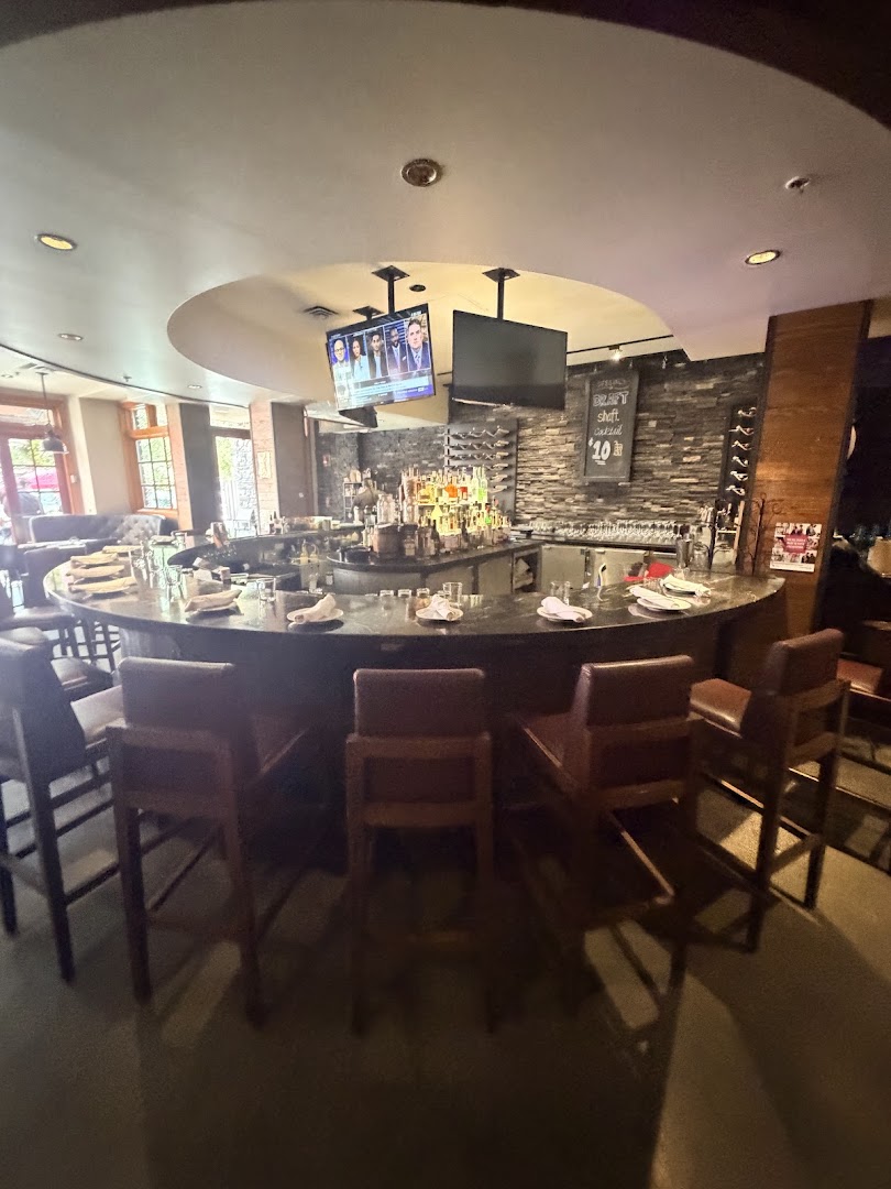 Banff Social: clear shot of restaurant interior