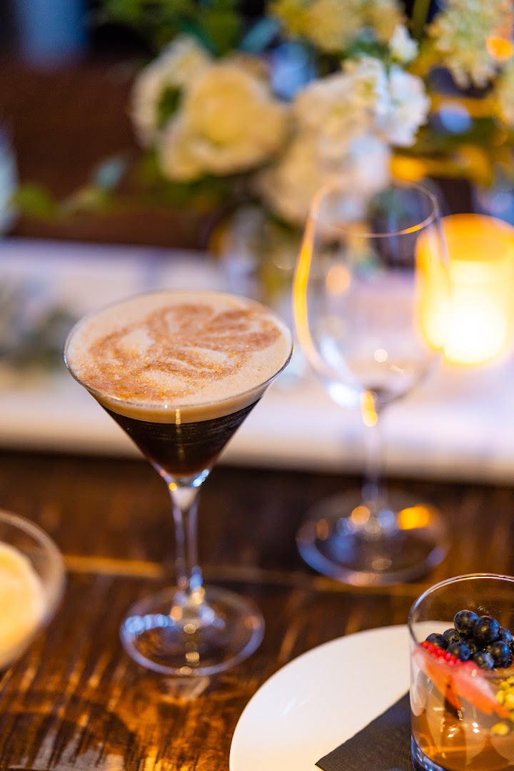 Banff Social: high quality, professional cocktail photo