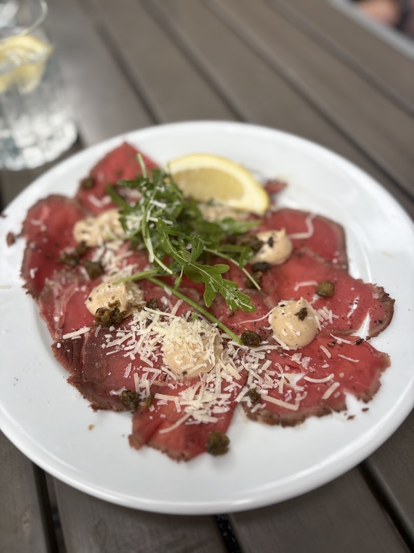 Banff Social: appetizing, high-quality food photography