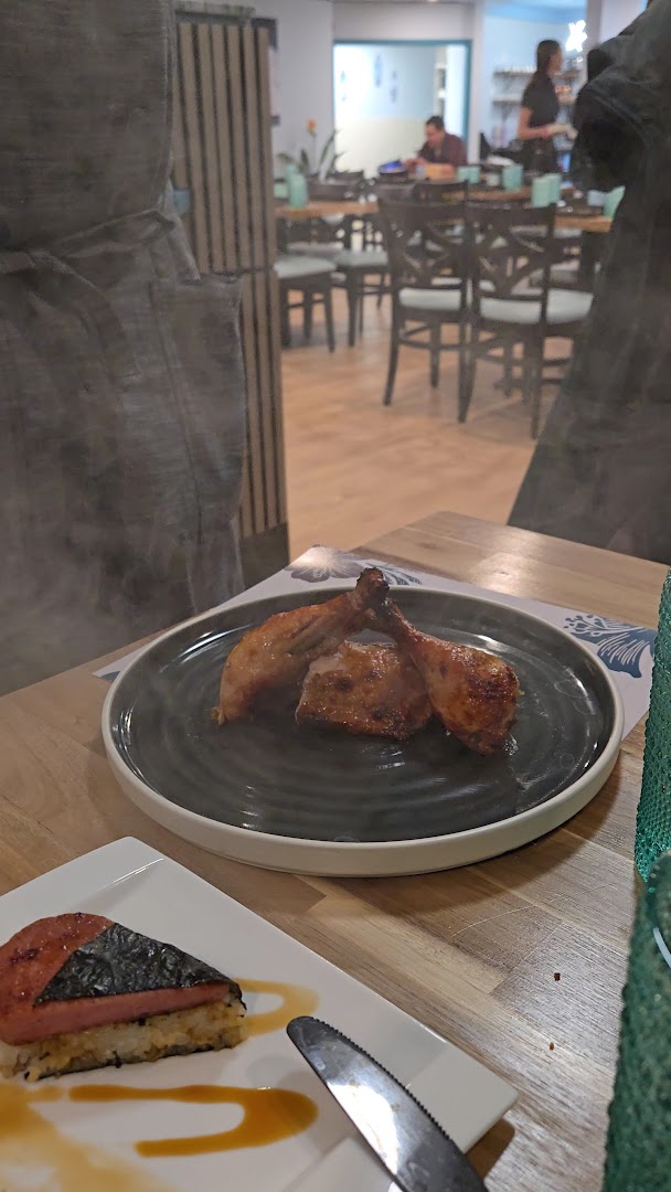 Aloha Modern Kitchen: appetizing food in restaurant setting