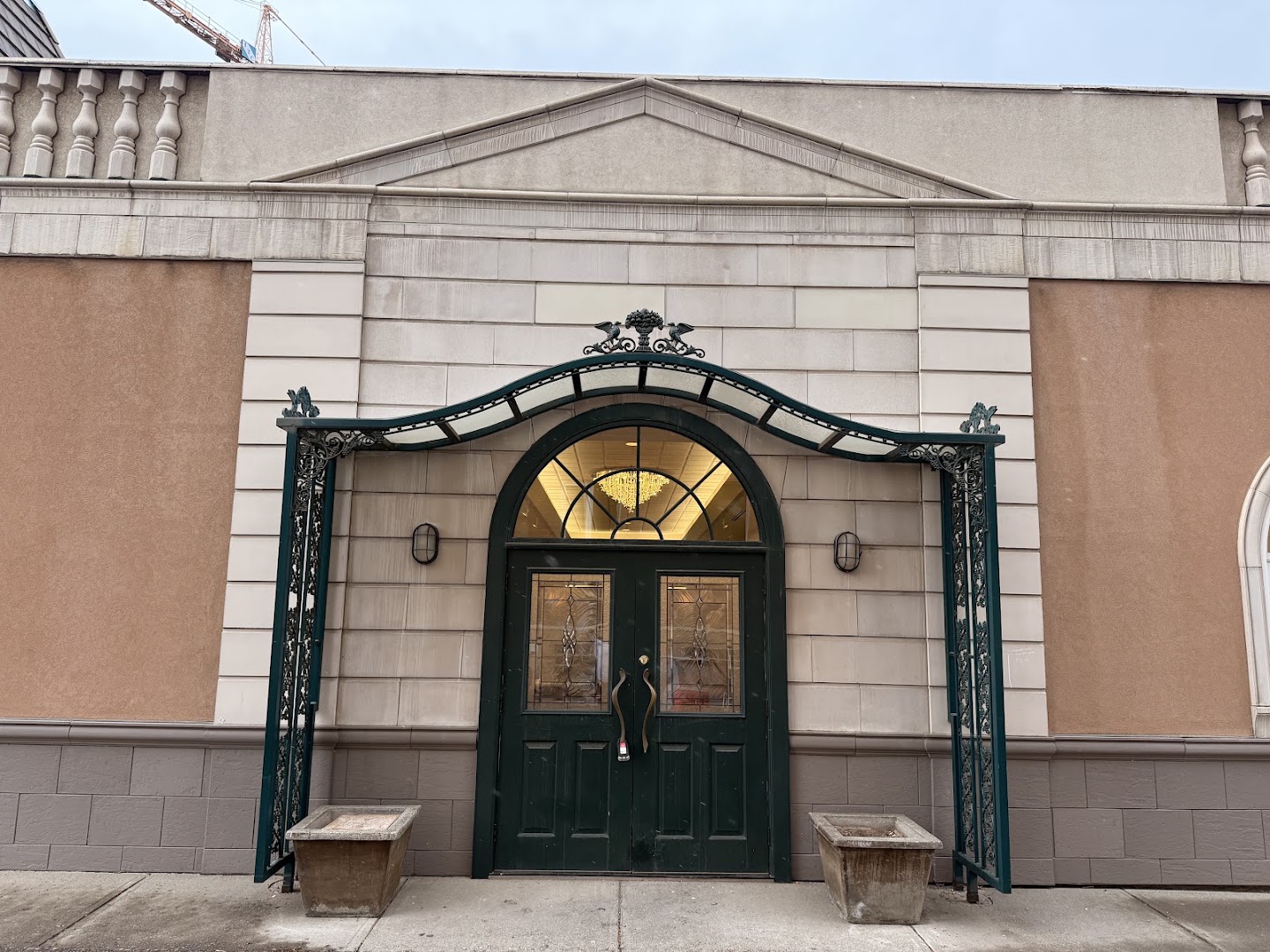 Bungalow Club: clear exterior shot of venue