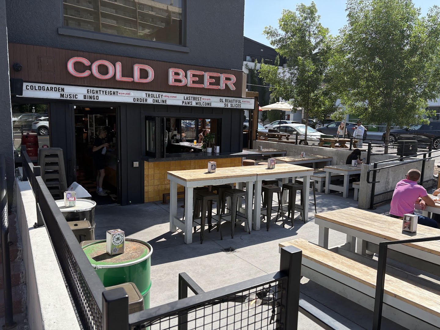 Cold Beer & Pizza: clear, inviting exterior patio shot