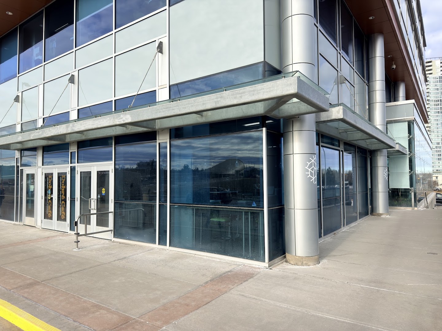 Dobré Café: clear exterior shot of venue