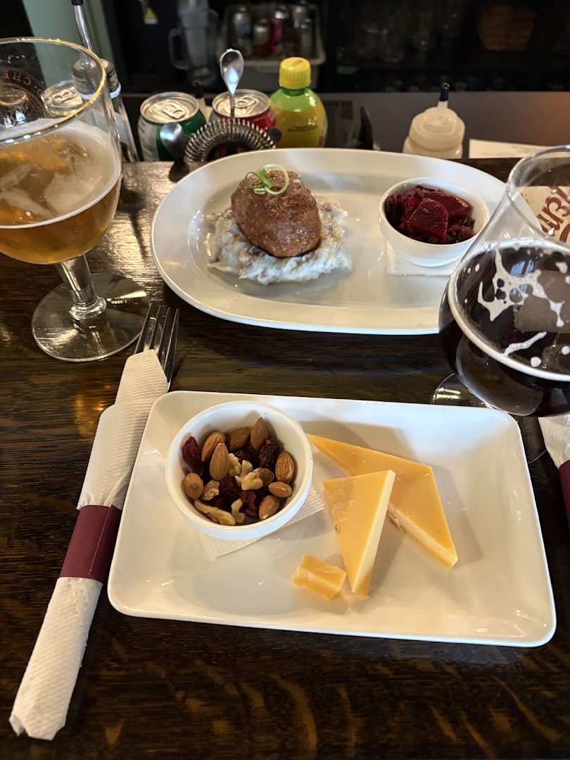 Good Cheer Brewing: appetizing food and drink presentation