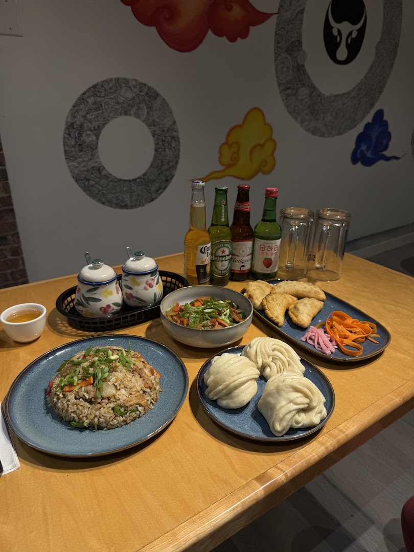Roaming Yak: appetizing food and drink display