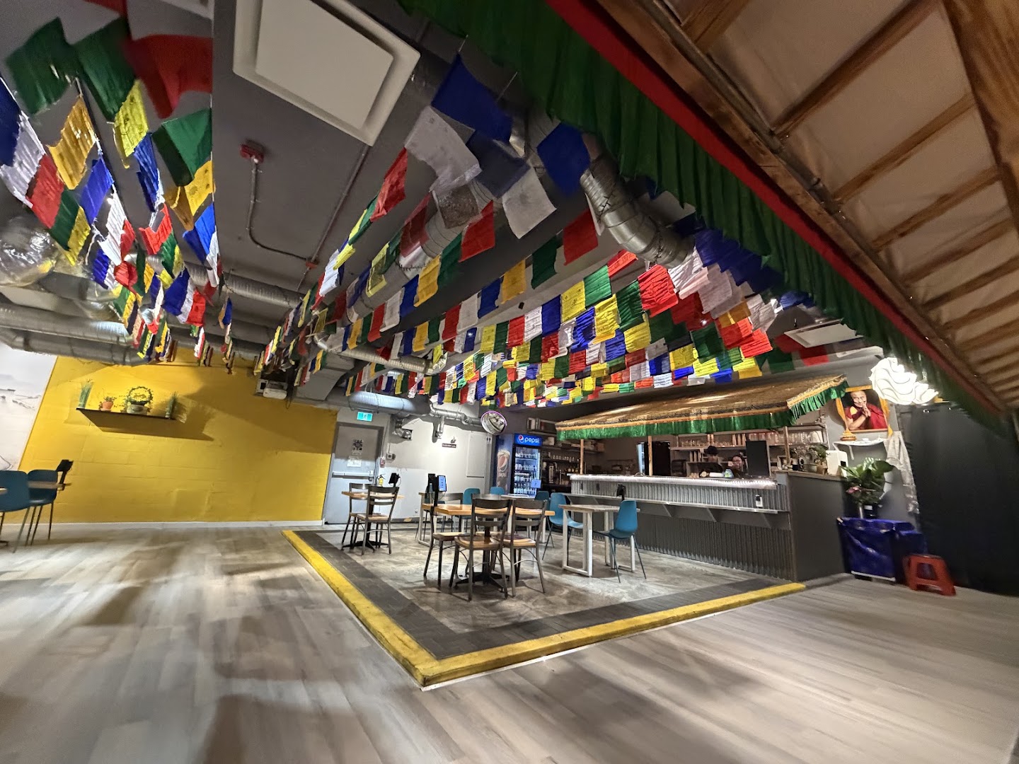 Roaming Yak: clear shot of restaurant interior