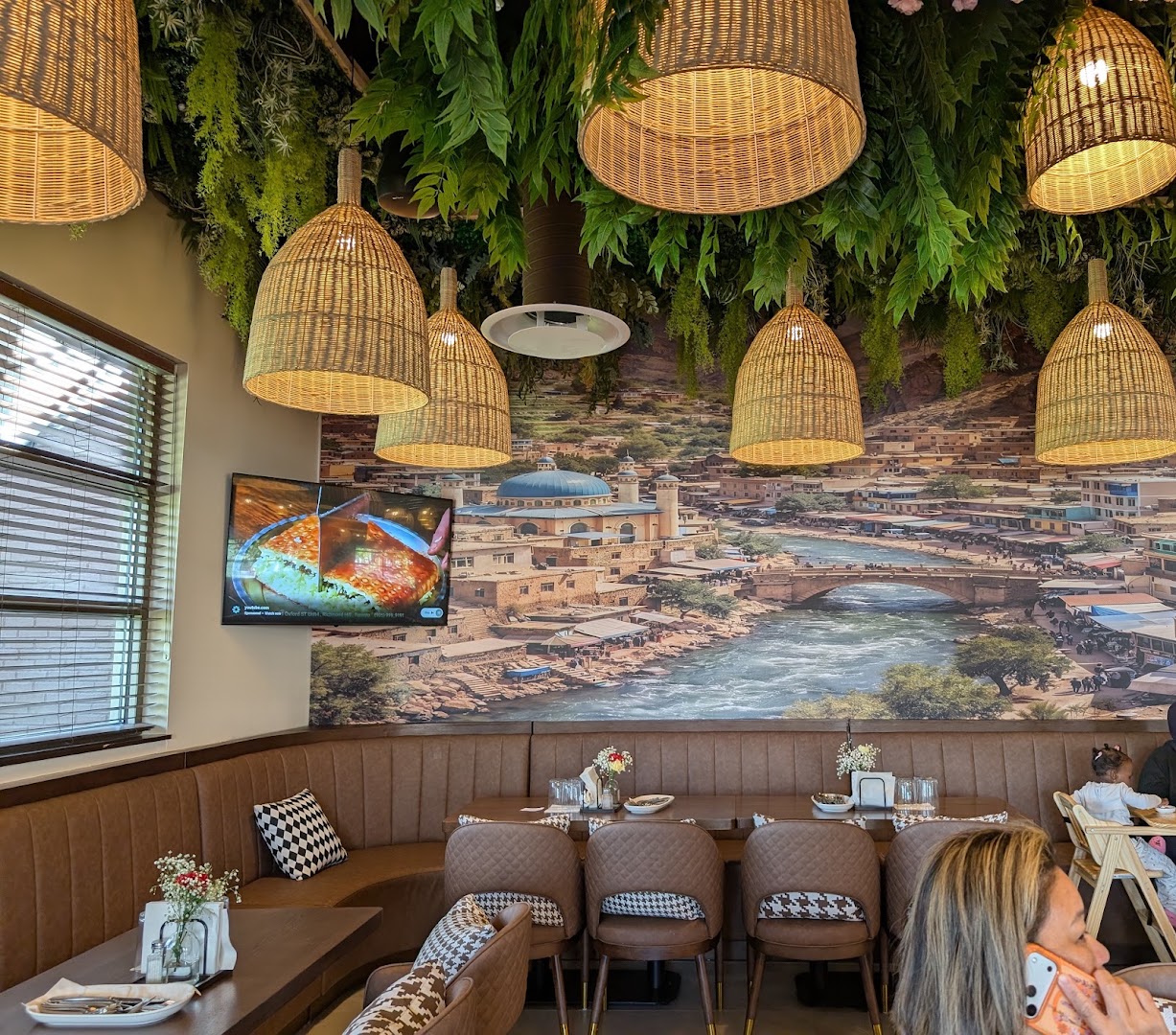 Ariana Kitchen: inviting restaurant interior atmosphere