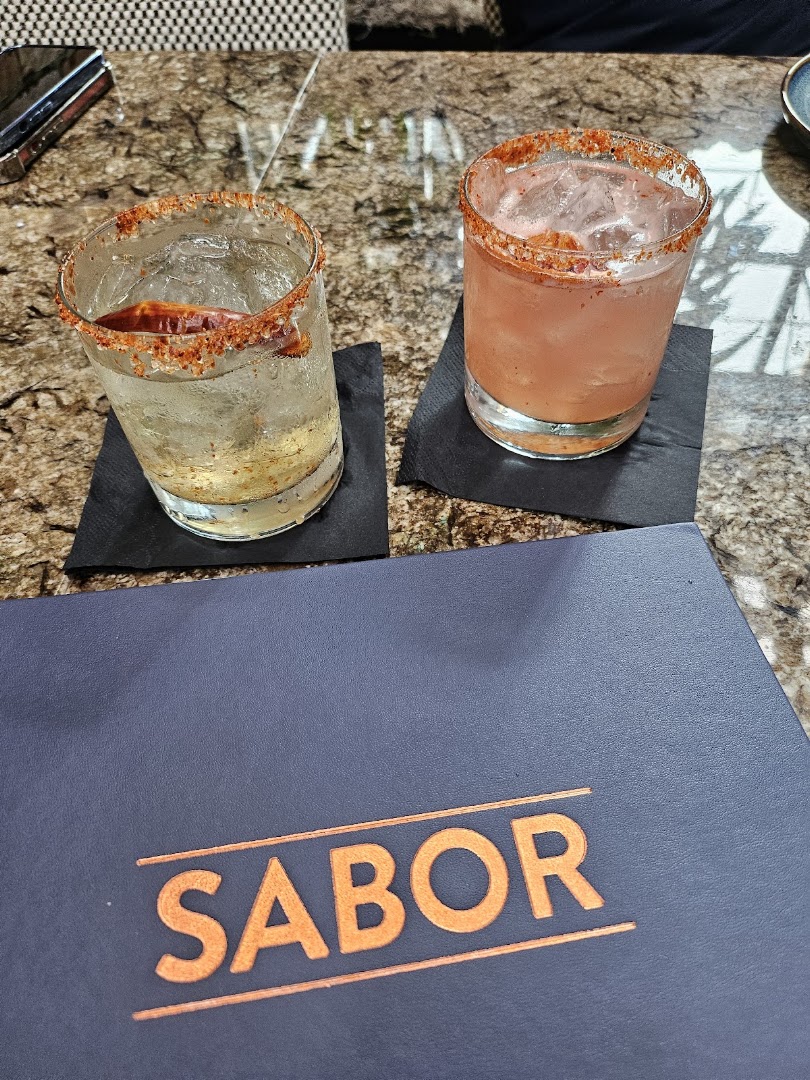 Atrium at Sabor: appetizing drinks and clear branding