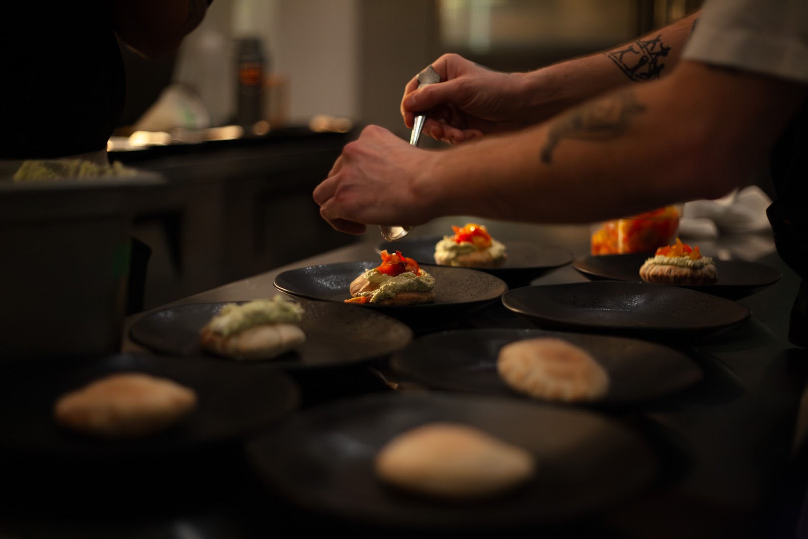 Fennec Kitchen & Bar: professional shot of food preparation