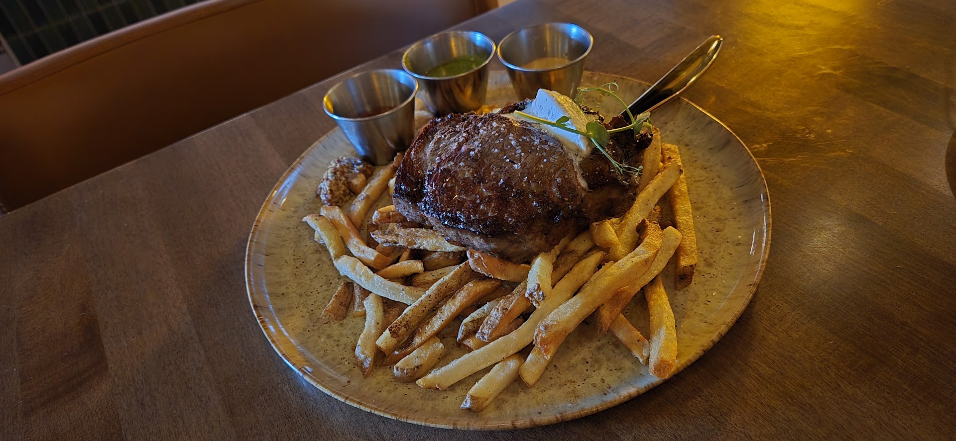 Golden Sparrow: appetizing, high-quality food photography