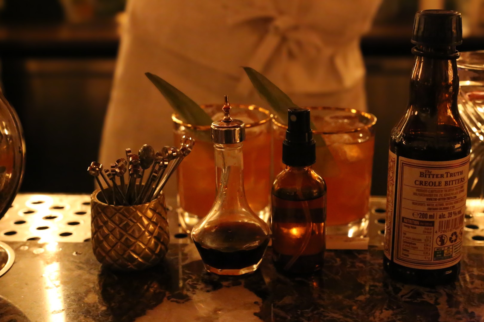 MIMI: professional quality bar atmosphere photo