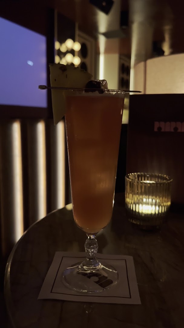 MIMI: high quality cocktail bar photo