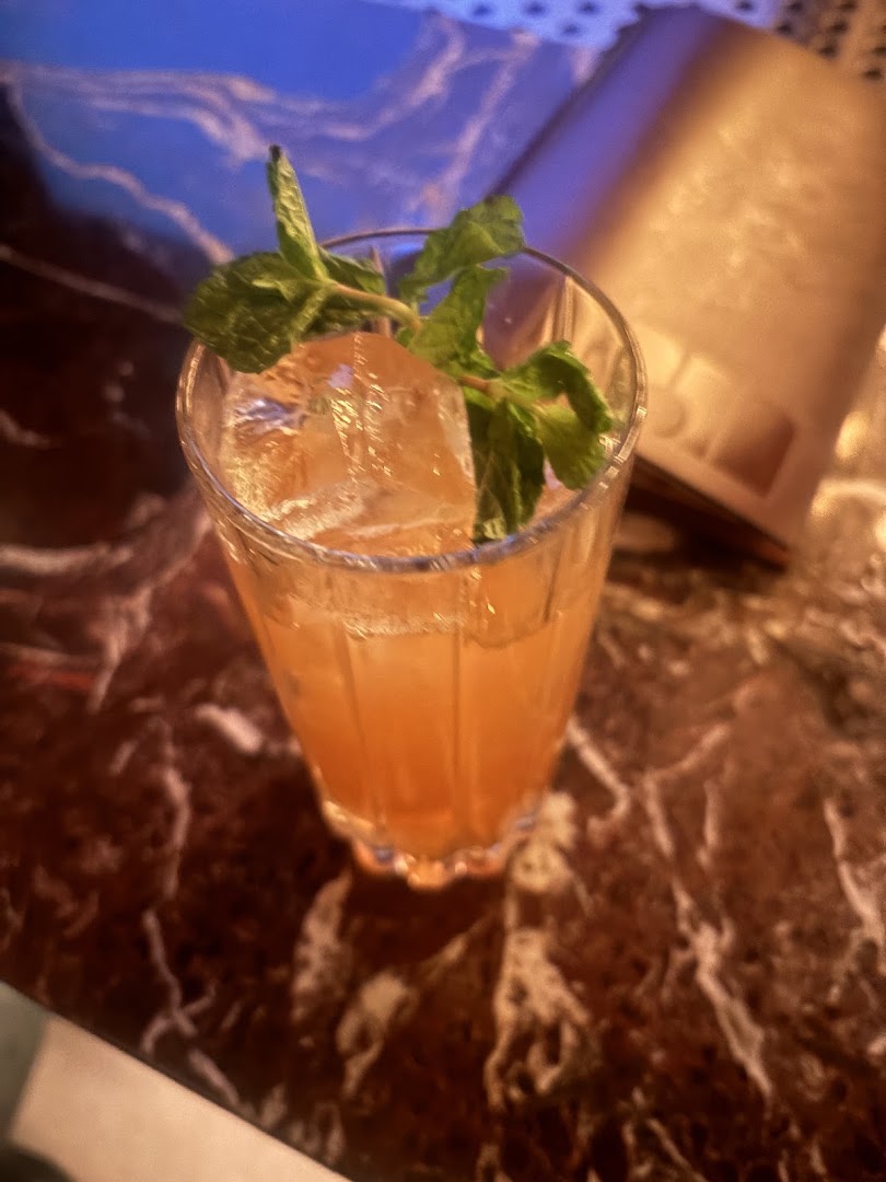 MIMI: appealing photo of a cocktail
