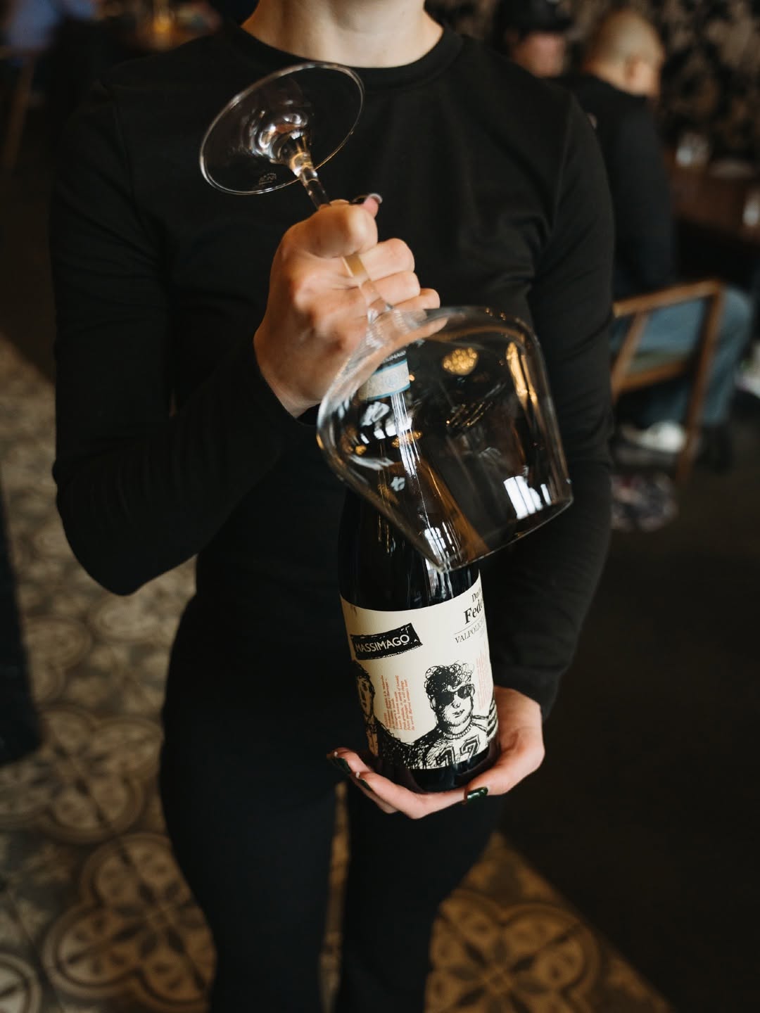 Nero: professional staff serving wine