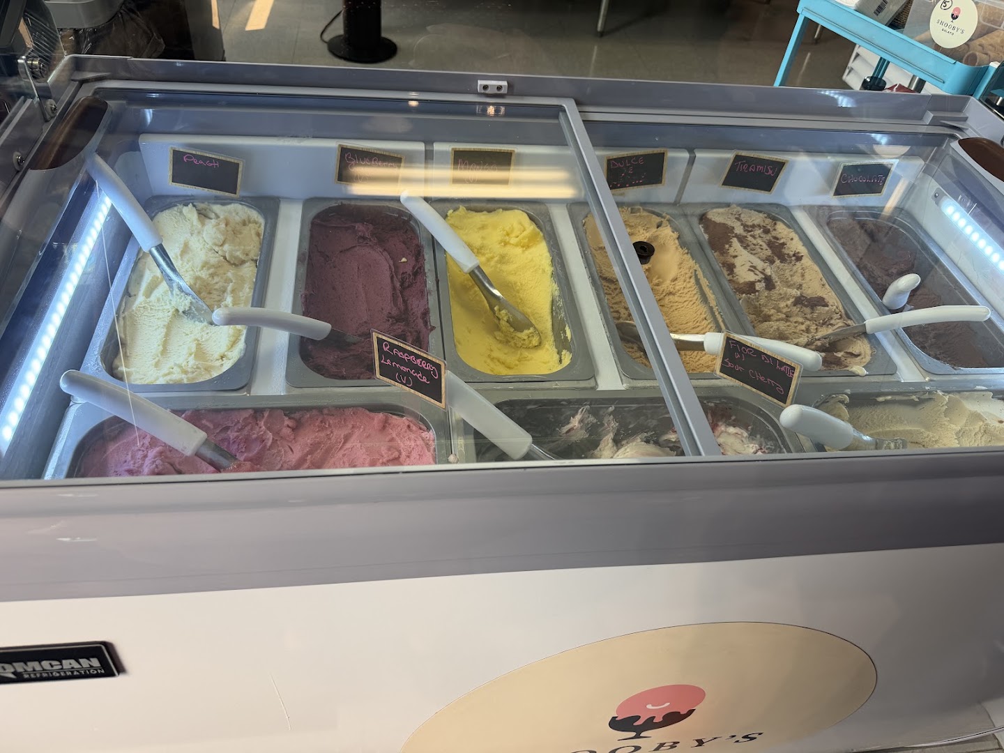 Shooby's Gelato: clear display of gelato products