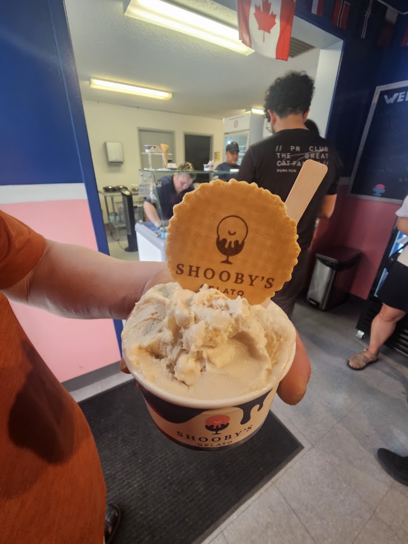 Shooby's Gelato: appetizing product shot with branding