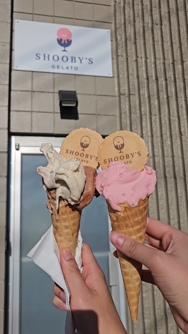 Shooby's Gelato: appetizing product photo with branding