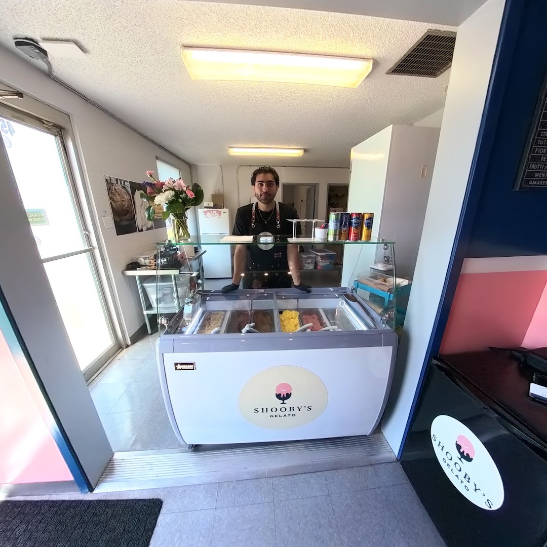 Shooby's Gelato: professional photo of staff and products