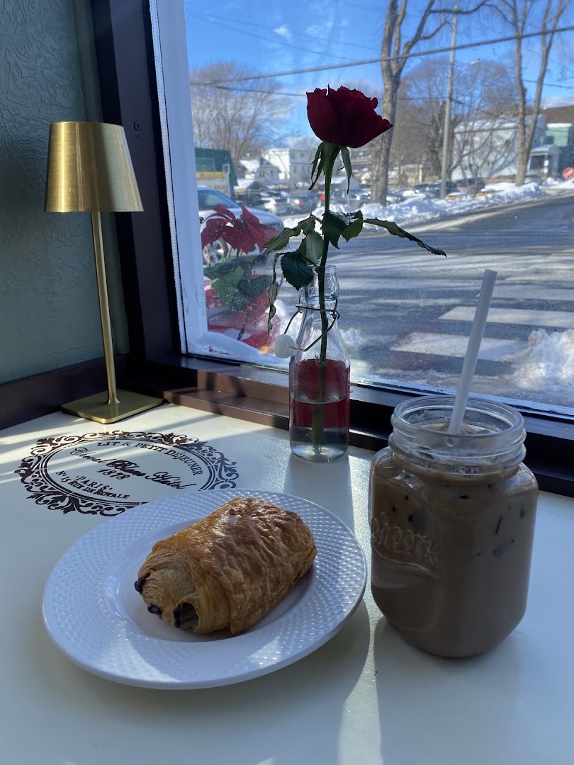 Angélique French Café: appealing breakfast setting and food