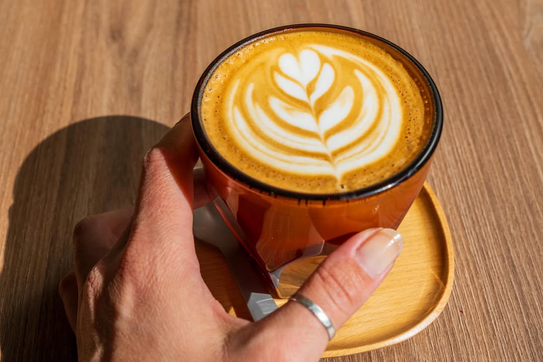 Otto's Cache: high quality latte art photo