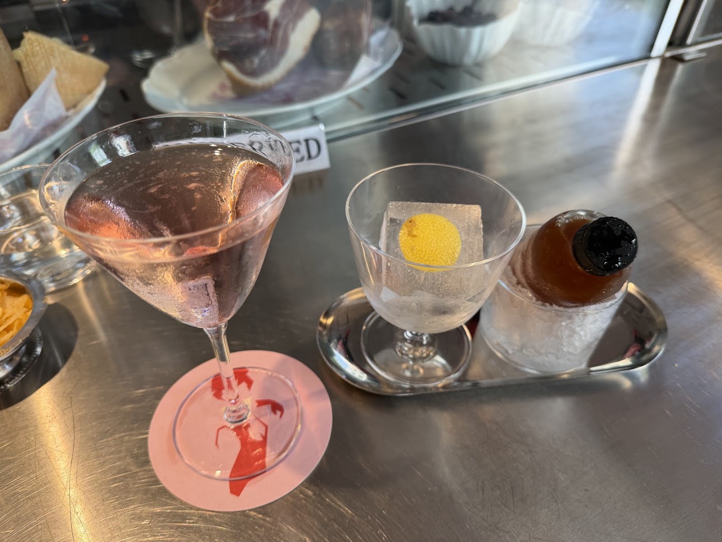 BAR EDICOLA: appetizing photo of bar drinks