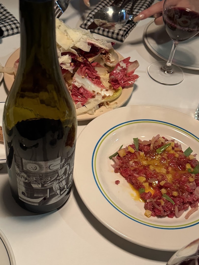 Bistrot Boisselet: appetizing food and wine presentation