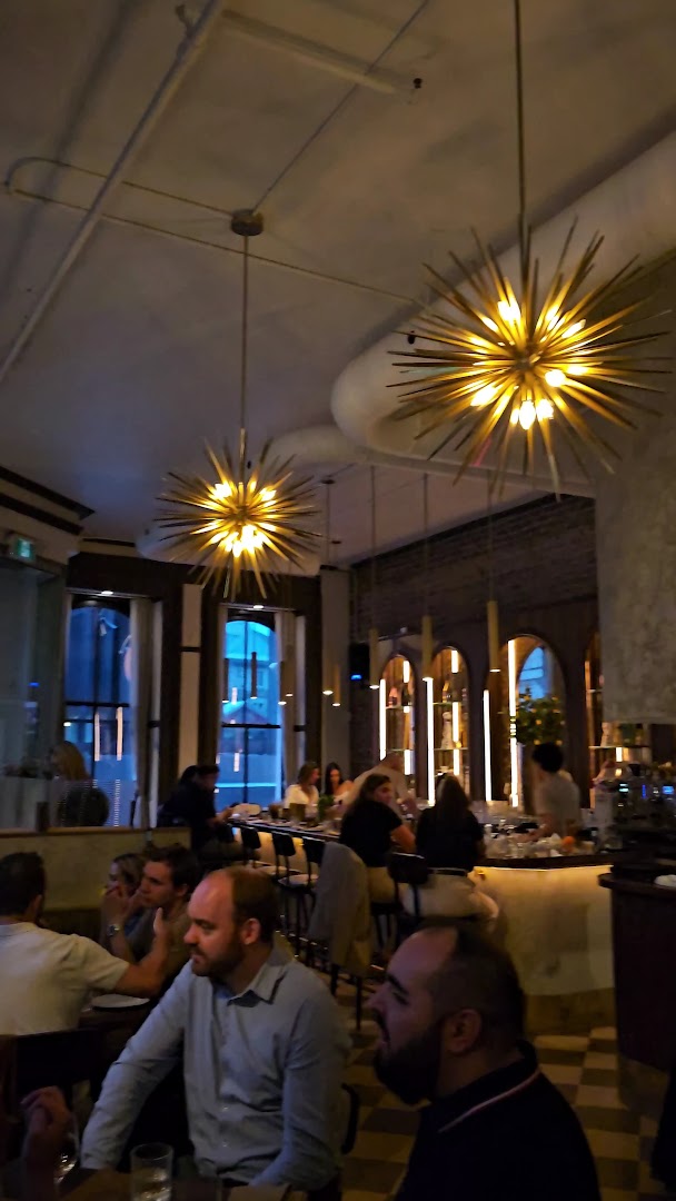 Bocca Di Lupo: restaurant atmosphere and interior