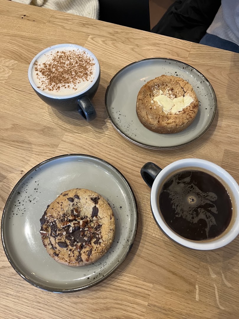 BRUME.CANTINE: appetizing, clear food and drink