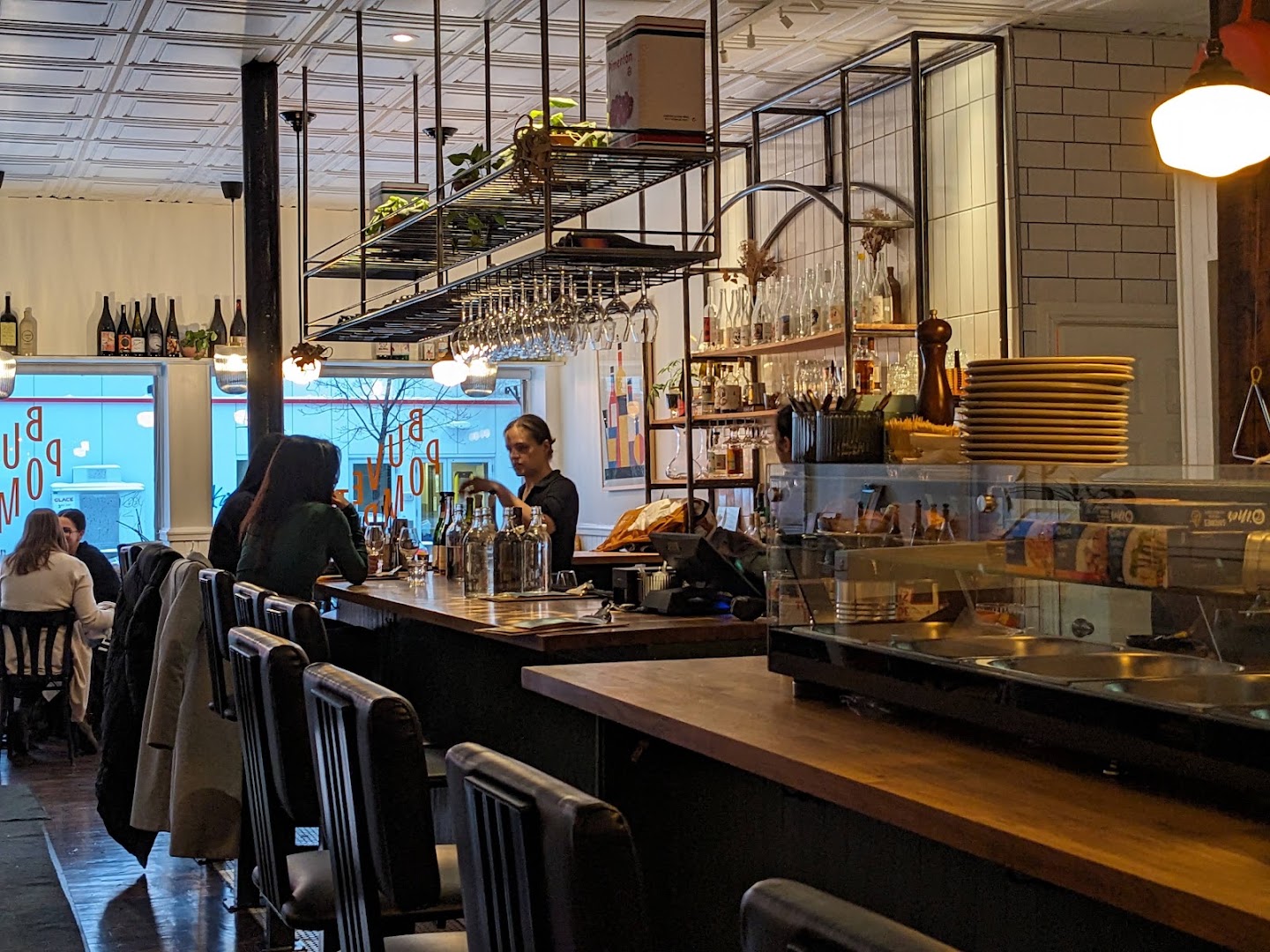 Buvette Pompette: inviting atmosphere and professional quality