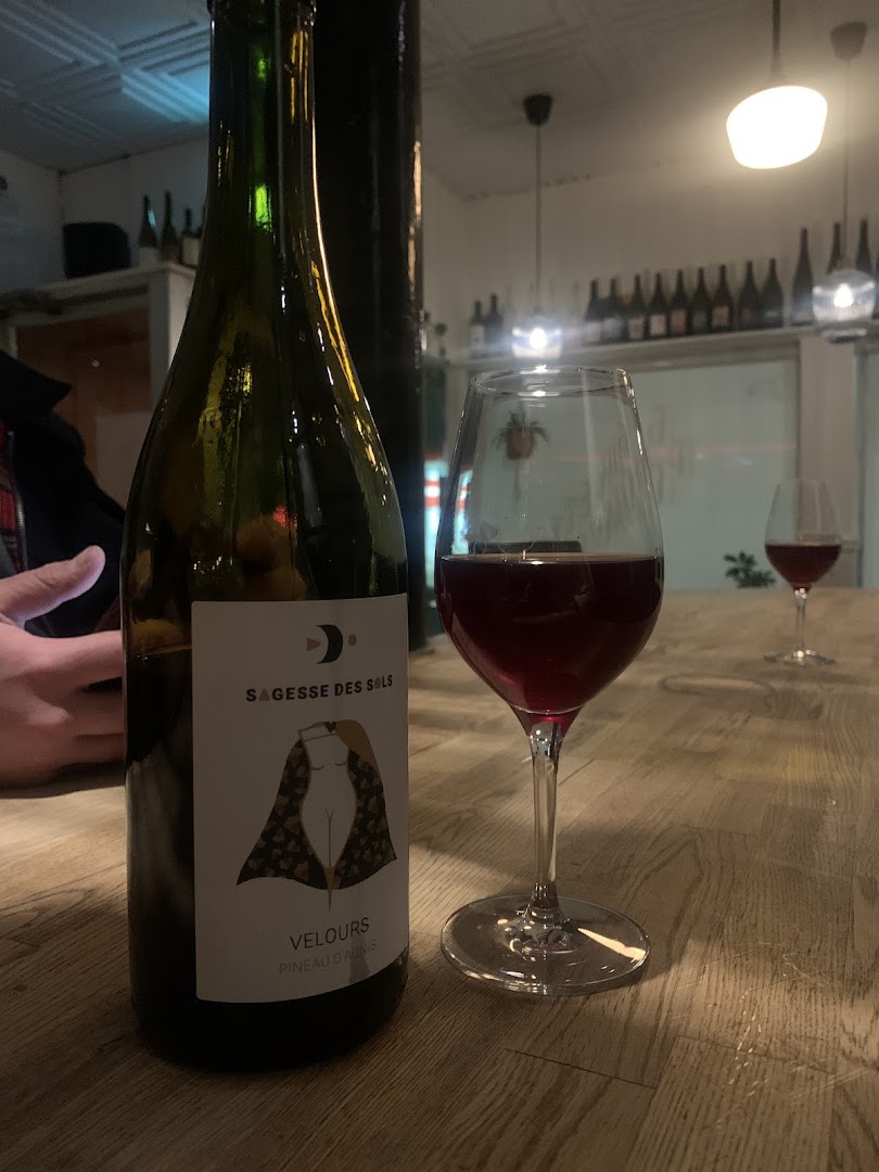 Buvette Pompette: appealing shot of wine service