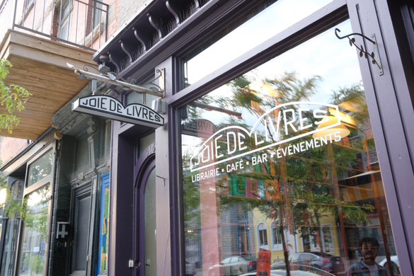 Joie de Livres: clear, professional storefront photo