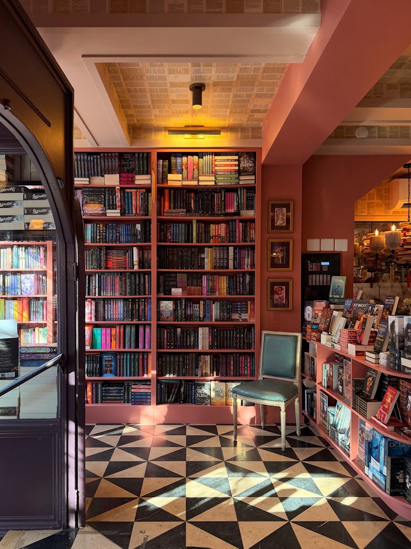 Joie de Livres: beautiful, professional shop interior shot
