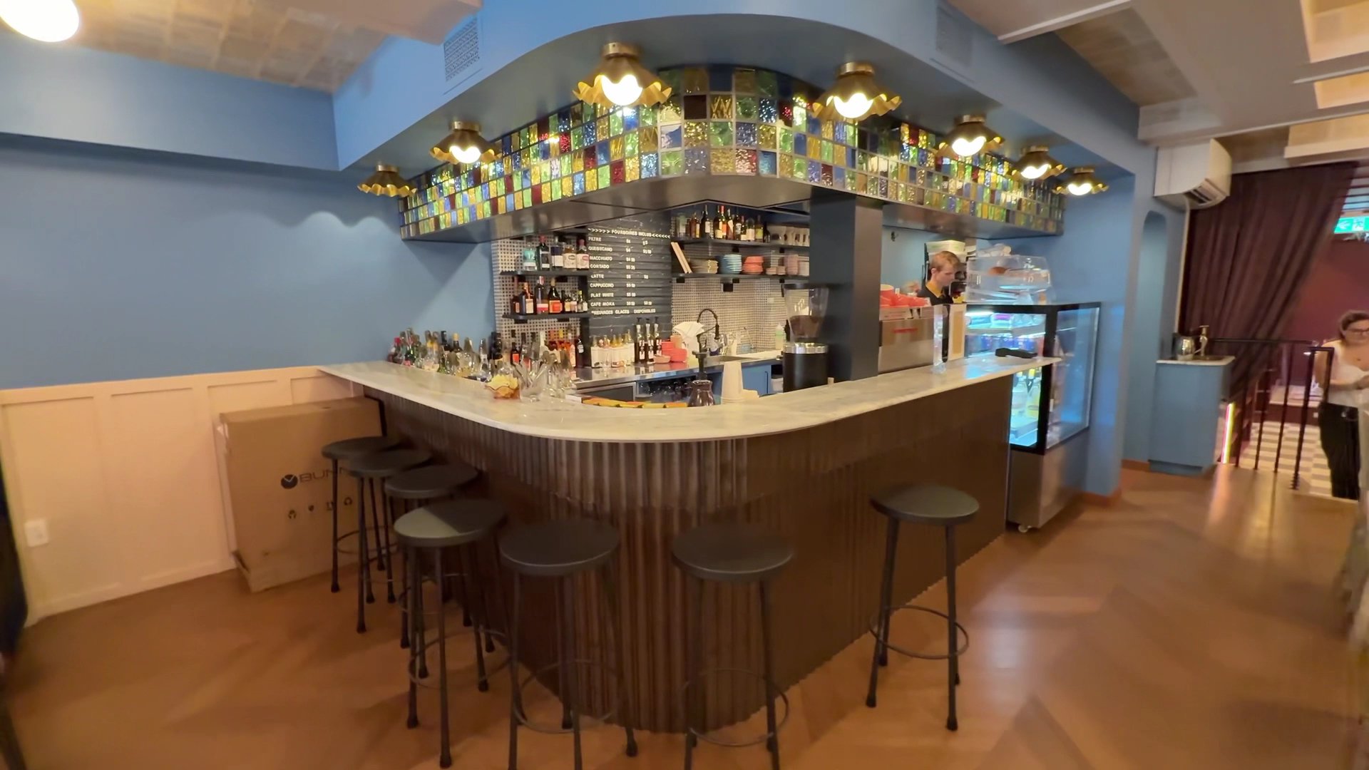 Joie de Livres: clear, professional interior shop photo