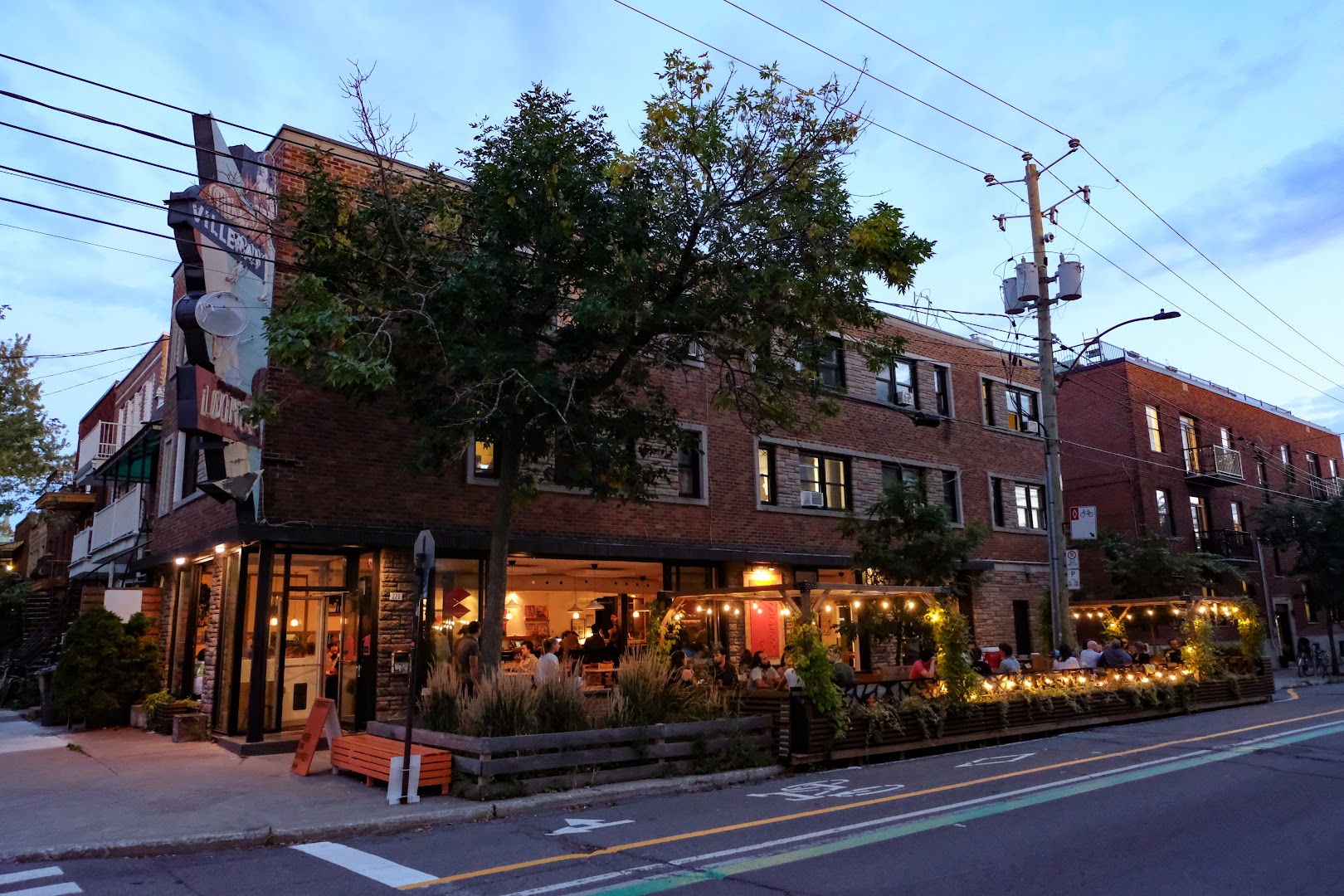 La Courtepointe: attractive exterior shot of venue