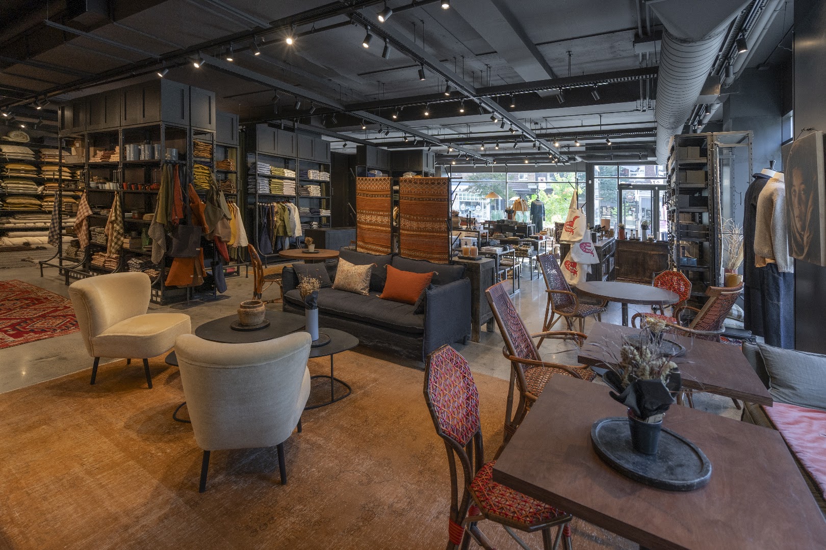 La Maison Générale: high quality shop interior photo