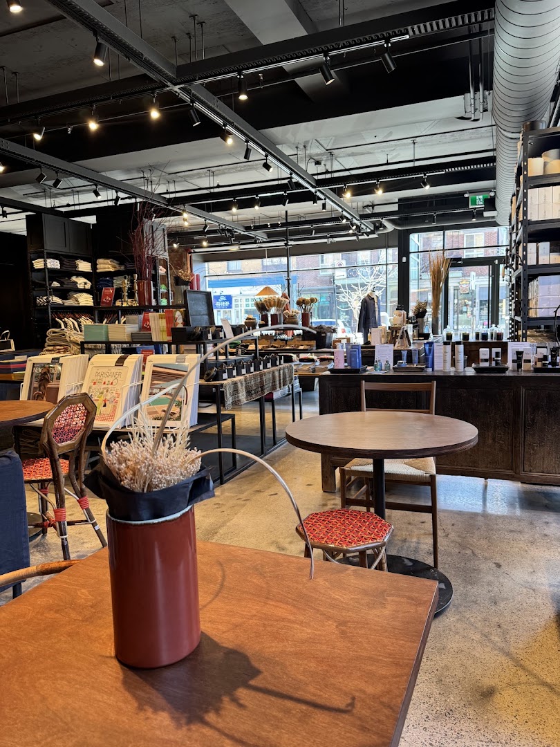 La Maison Générale: clear, inviting shop interior view