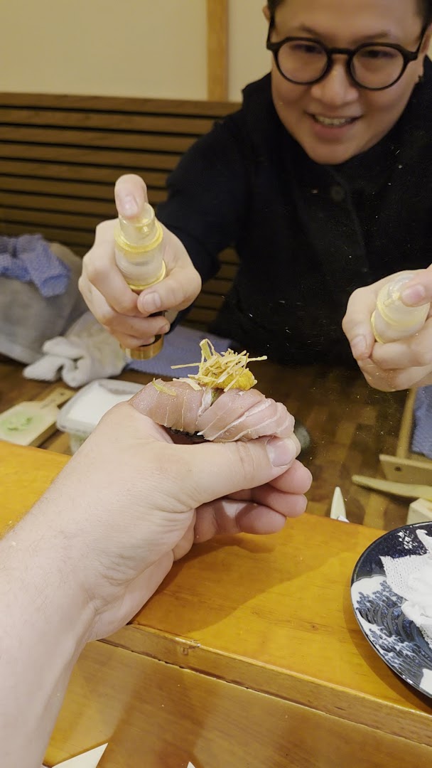 Maison An Omakase: engaging shot of omakase preparation