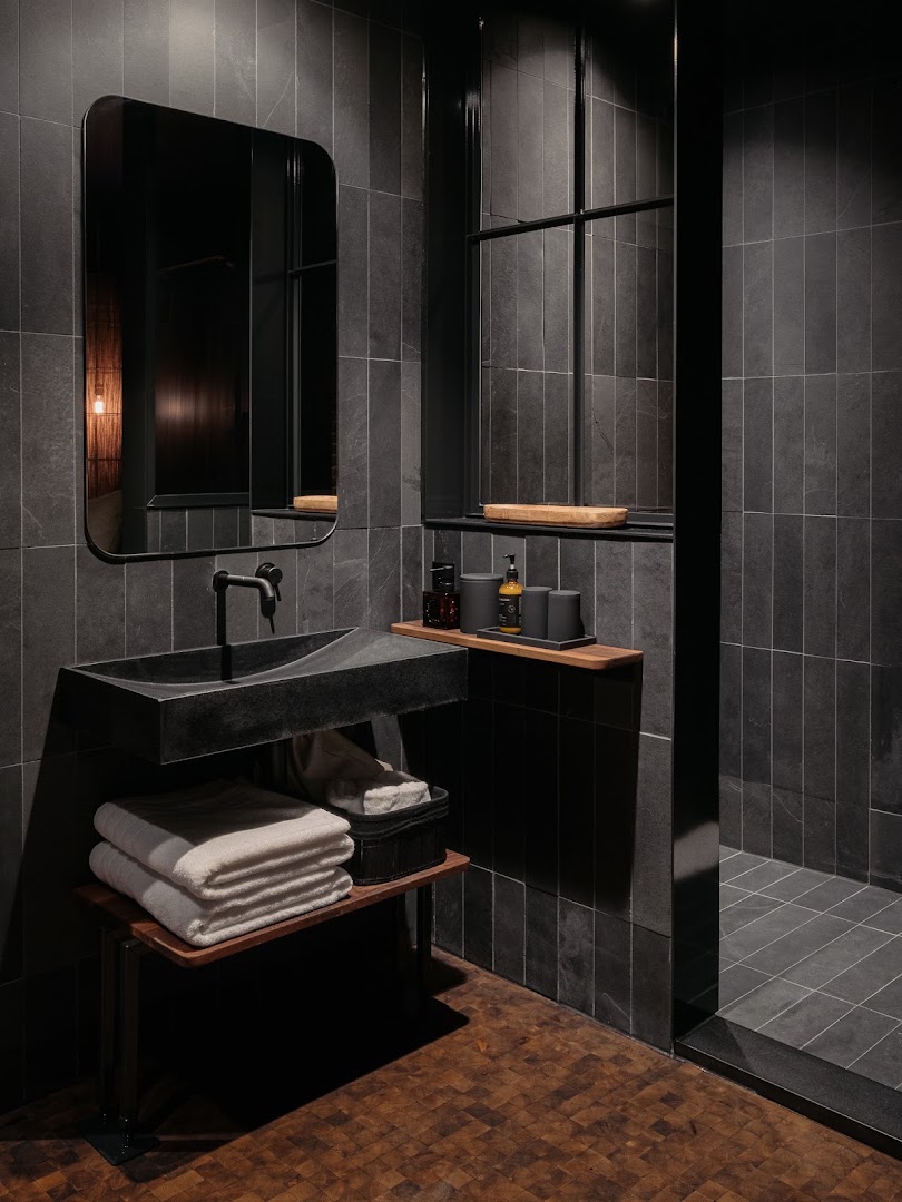 Maison Grinder: professional, high-quality hotel bathroom photo
