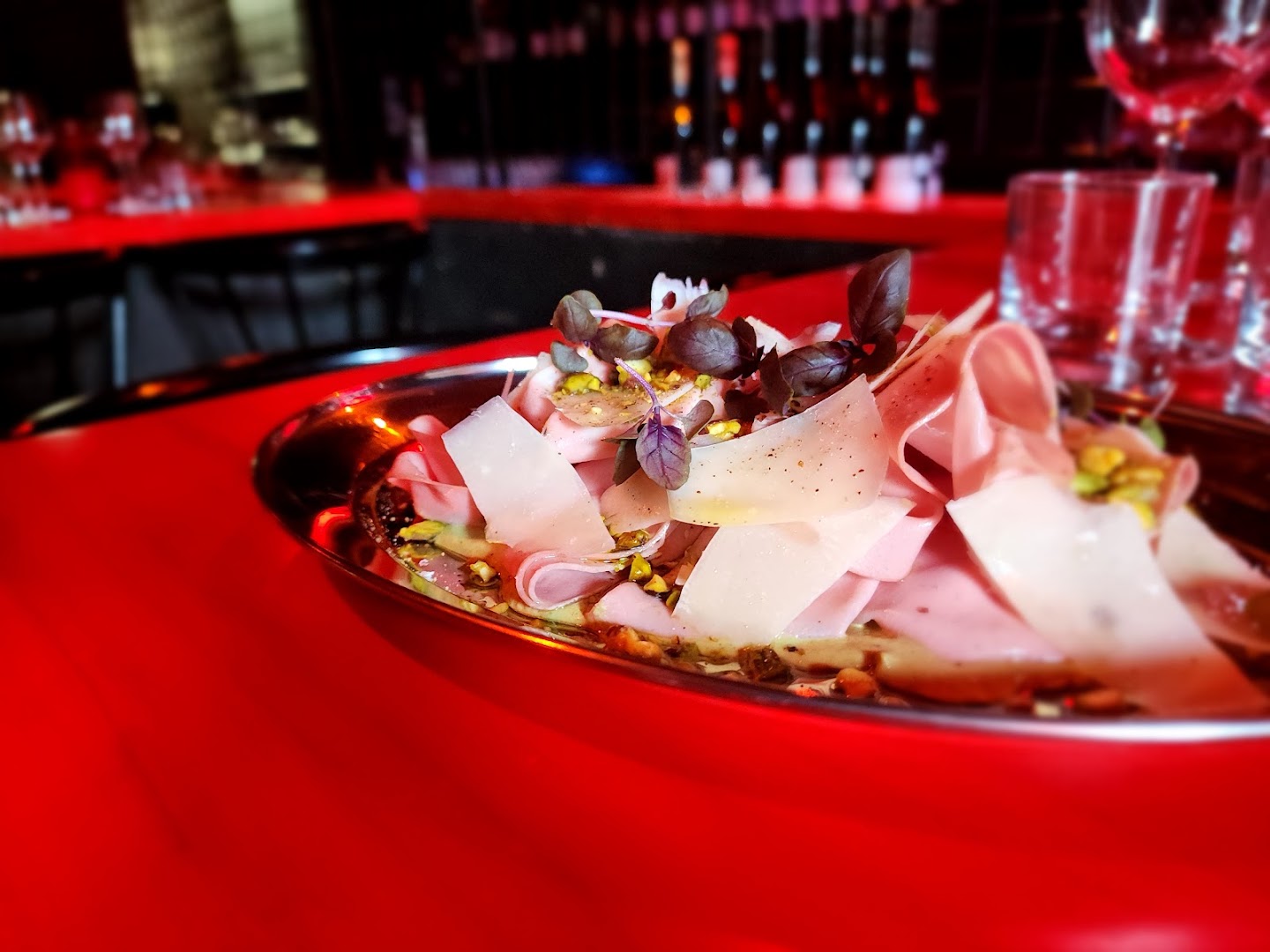 Maisonclose: appetizing food photo in venue