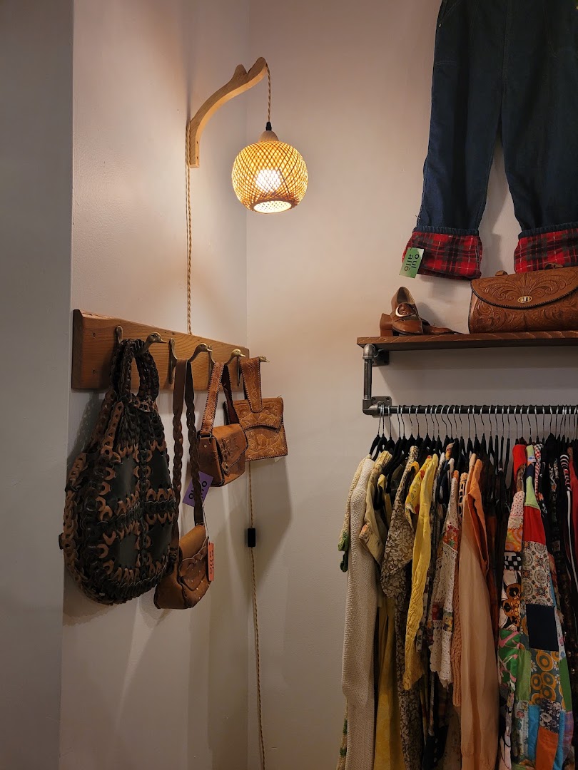 oui allô: attractive shop interior and products