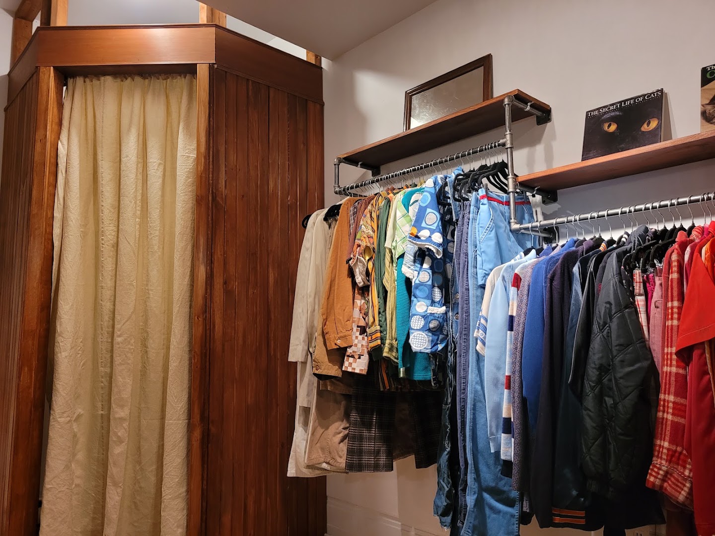oui allô: clear photo of shop interior