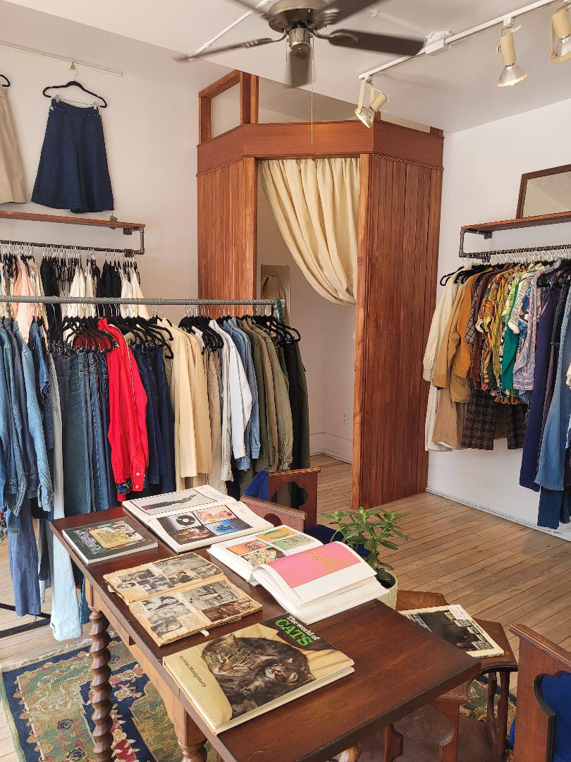 oui allô: clear shop interior and products