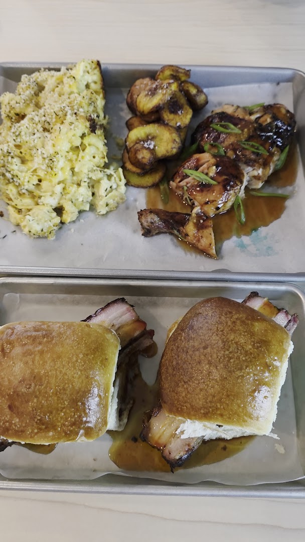 Pas de probleme cafe: appetizing photo of served food