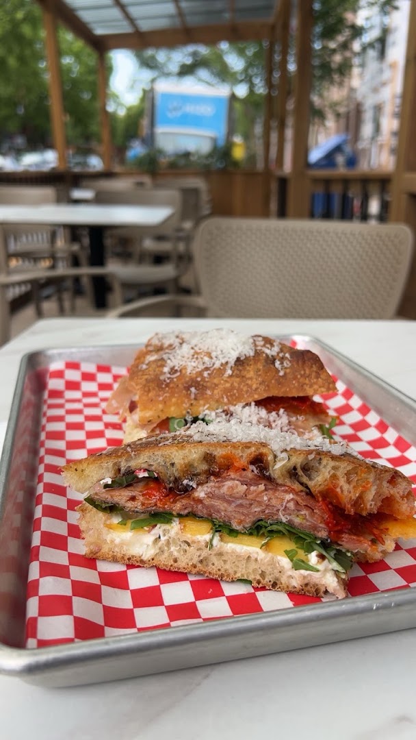 Roxy Focaccia St-Zotique: appetizing photo of food