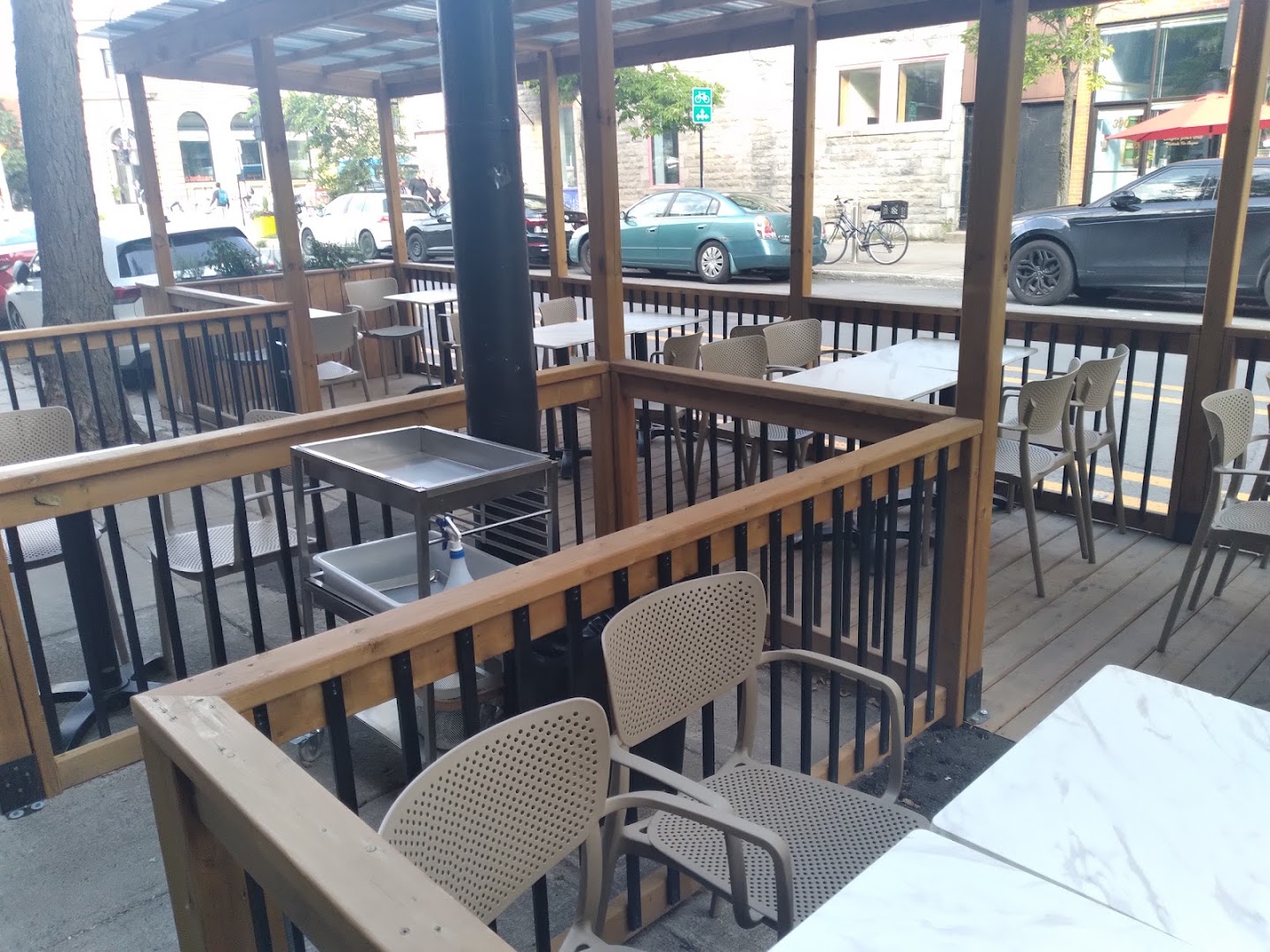 Roxy Focaccia St-Zotique: clear photo of terrace seating