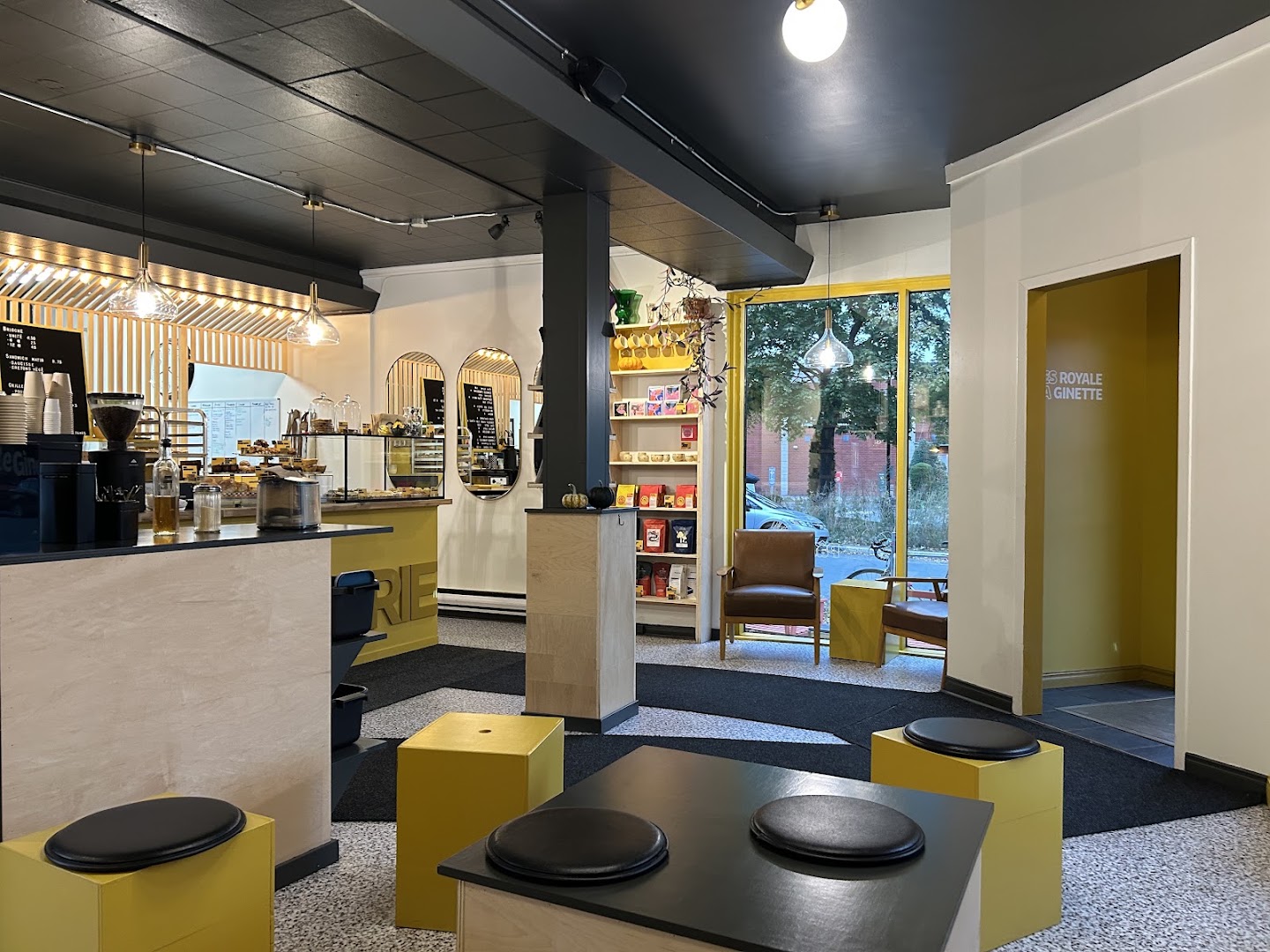 Royale Ginette: clear, inviting interior shot
